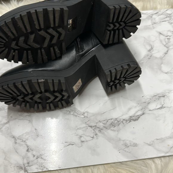 Nasty Gal Black Combat Boots size 6 new with small scratch - Picture 13 of 14